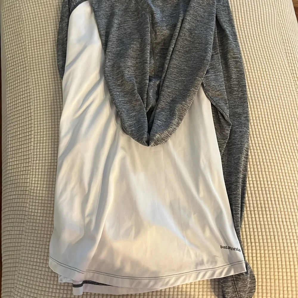 Patagonia Capilene Cool Daily Gray and White Hoody - Picture 7 of 8